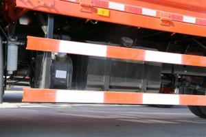 東風(fēng)商用車 天錦中卡 180馬力 4X2 6.75米 國(guó)五倉(cāng)柵式載貨車(DFH5180CCYBX3JV)