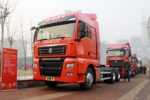 中國(guó)重汽 汕德卡SITRAK C7H重卡 430馬力 6X4 國(guó)五LNG牽引車(chē)(ZZ4256V384HE1LH)