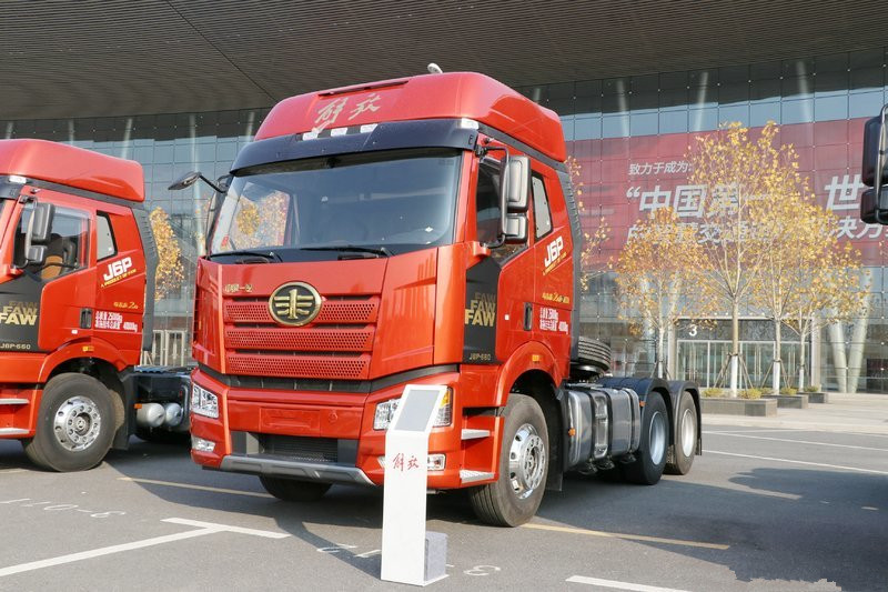 一汽解放 新J6P重卡 領航版2.0 四季款 560馬力 6X4 國六 牽引車(CA4250P66K25T1E6)