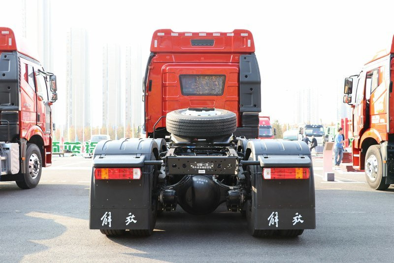 一汽解放 新J6P重卡 領航版2.0 四季款 560馬力 6X4 國六 牽引車(CA4250P66K25T1E6)