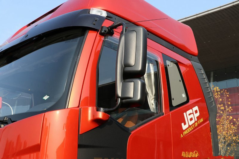 一汽解放 新J6P重卡 領航版2.0 四季款 560馬力 6X4 國六 牽引車(CA4250P66K25T1E6)