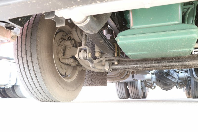 一汽解放 新J6P重卡 領航版2.0 四季款 560馬力 6X4 國六 牽引車(CA4250P66K25T1E6)