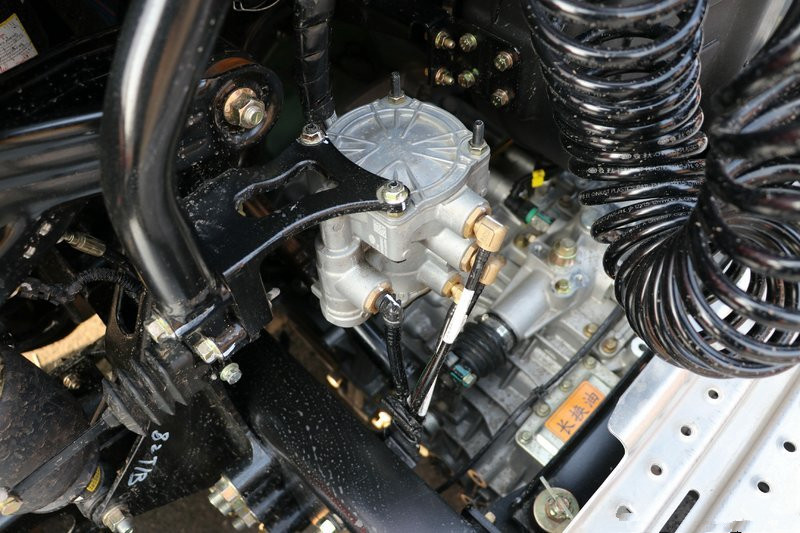 一汽解放 新J6P重卡 領航版2.0 四季款 560馬力 6X4 國六 牽引車(CA4250P66K25T1E6)