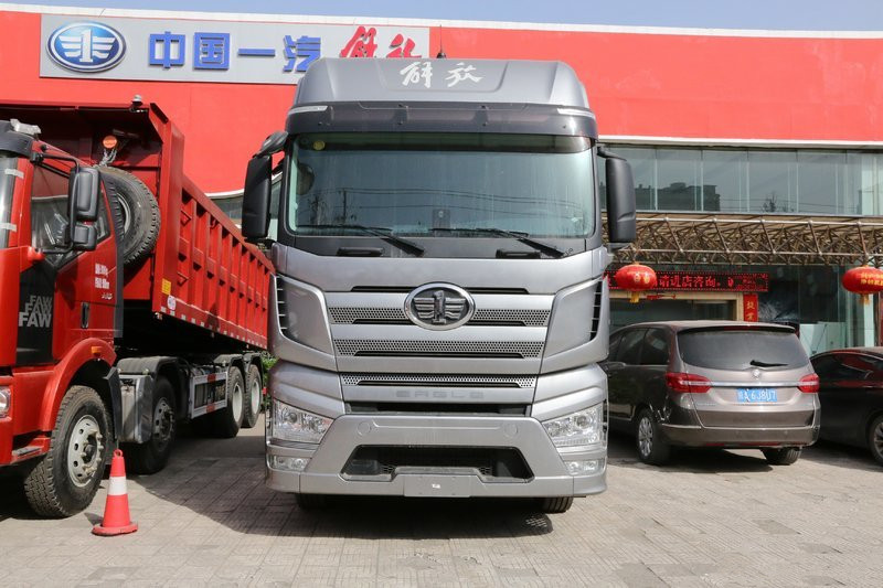 一汽解放 J7重卡 四季款 550馬力 6X4 國(guó)五 牽引車(12擋)(CA4250P77K25T1E5)