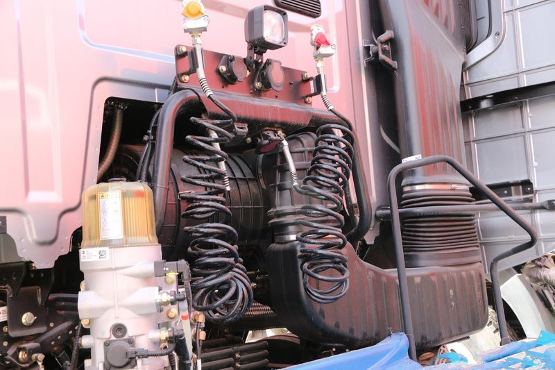 一汽解放 J7重卡 四季款 550馬力 6X4 國(guó)五 牽引車(12擋)(CA4250P77K25T1E5)