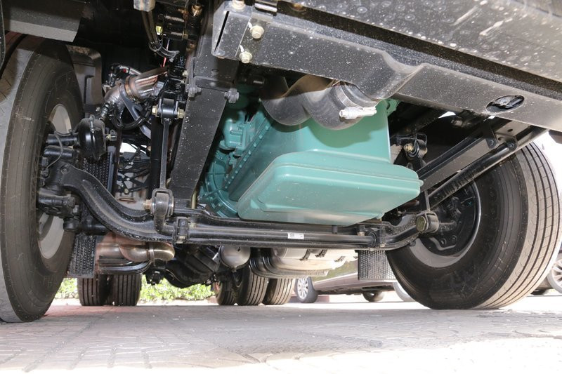 一汽解放 J7重卡 四季款 550馬力 6X4 國(guó)五 牽引車(12擋)(CA4250P77K25T1E5)
