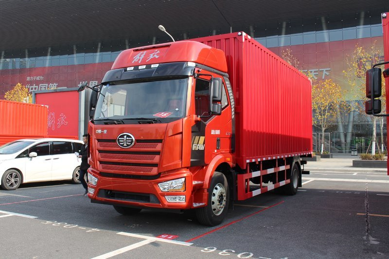  一汽解放 J6L中卡 質(zhì)惠版 220馬力 4X2 8.7米 國(guó)五 廂式載貨車(chē)(CA5180XXYP62K1L7E5) 