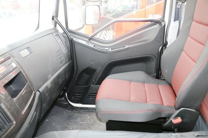  一汽解放 J6L 輕量化版 320馬力 8X4 國(guó)五 混凝土攪拌車(chē)(CA5310GJBP62K2T4E5) 