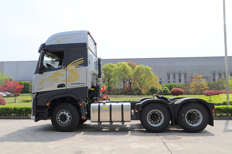 一汽凌源 滬尊S200 先鋒版 500馬力 6×4 國五牽引車（CAL4253C4F4E5）