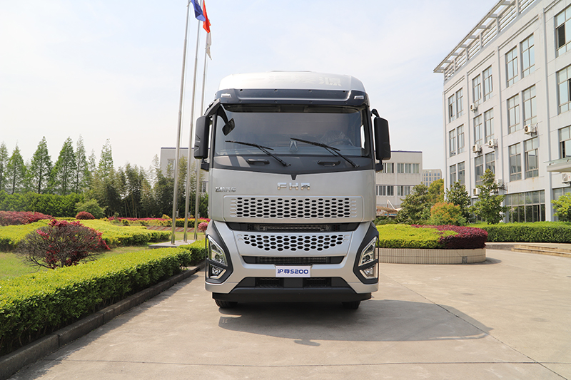一汽凌源 滬尊S200 先鋒版 500馬力 6×4 國五牽引車（CAL4253C4F4E5）