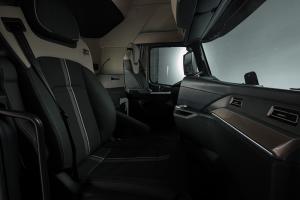 中國重汽 HOWO-TH7 重卡 460馬力 6×4 國五 牽引車（ZZ4257W324HE1B）