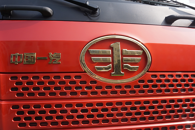 一汽解放青汽 JH6+生活艙 550馬力 6×4 國五 牽引車（CA4250P33K25T1EA5A80）