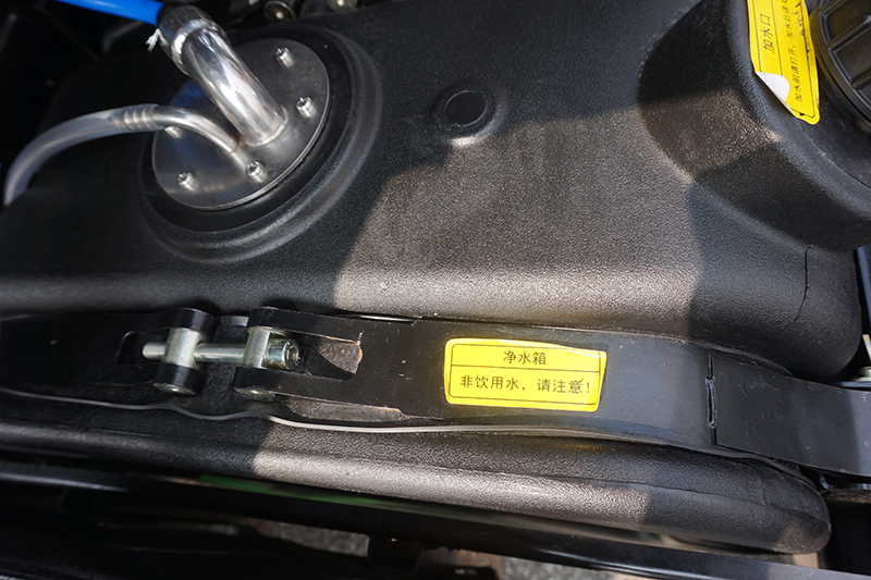 一汽解放青汽 JH6+生活艙 550馬力 6×4 國五 牽引車（CA4250P33K25T1EA5A80）