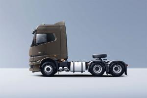 遠(yuǎn)程汽車 甲醇危險(xiǎn)品運(yùn)輸重卡 316kw 6×4 國六 牽引車(DNC4250GMW6)