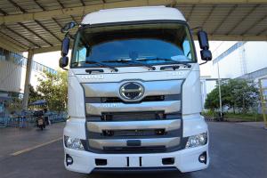 廣汽日野 700至臻大馬力 560馬力 6×4 國六 牽引車（YC4250SSZZK6） 