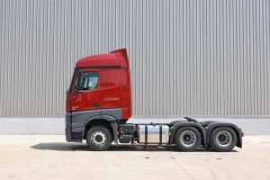 梅賽德斯-奔馳 Actros 2653 530馬力 6×4 國(guó)六 公路牽引車 （紅）