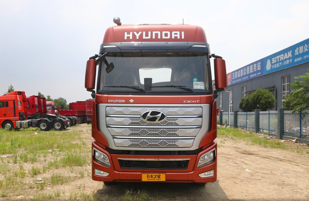 現(xiàn)代商用車 新一代創(chuàng)虎重卡 540馬力 6X4 國六 AMT自動(dòng)擋牽引車(CHM4250KPQ46T)