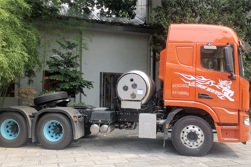 聯(lián)合重卡 麒麟 350馬力 6×4 LNG 國六 牽引車（QCC4253N664）