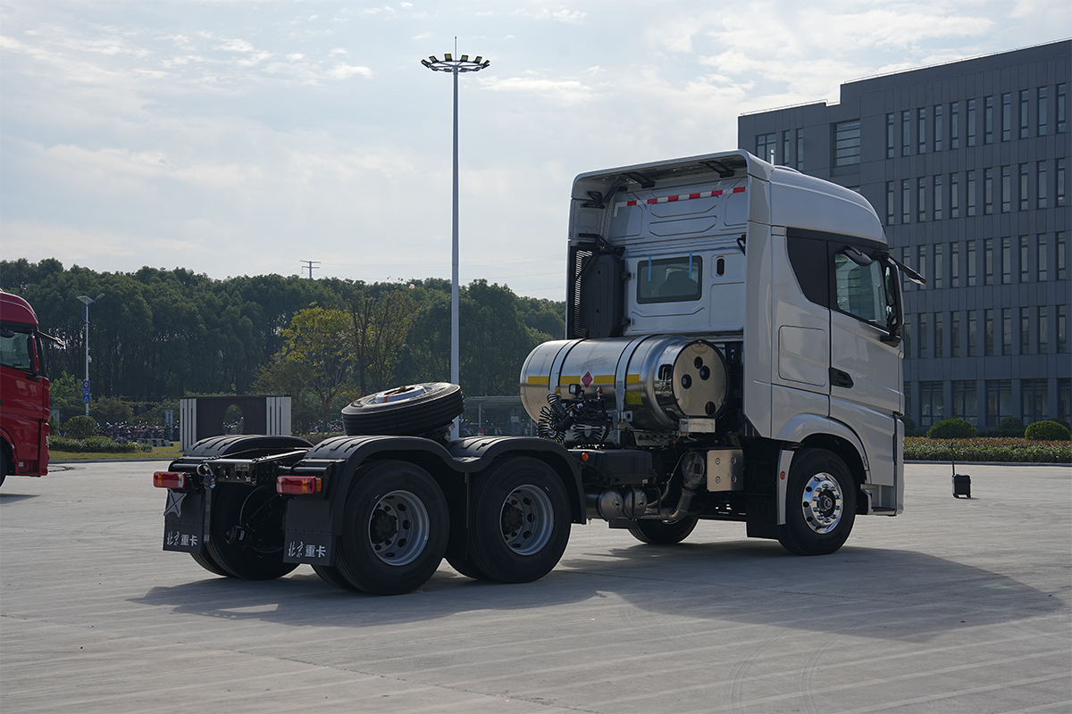 北京重卡 追夢(mèng) 500馬力 6×4 國(guó)六 LNG 牽引車(chē) 煤炭運(yùn)輸版（BJ4250G6CP）