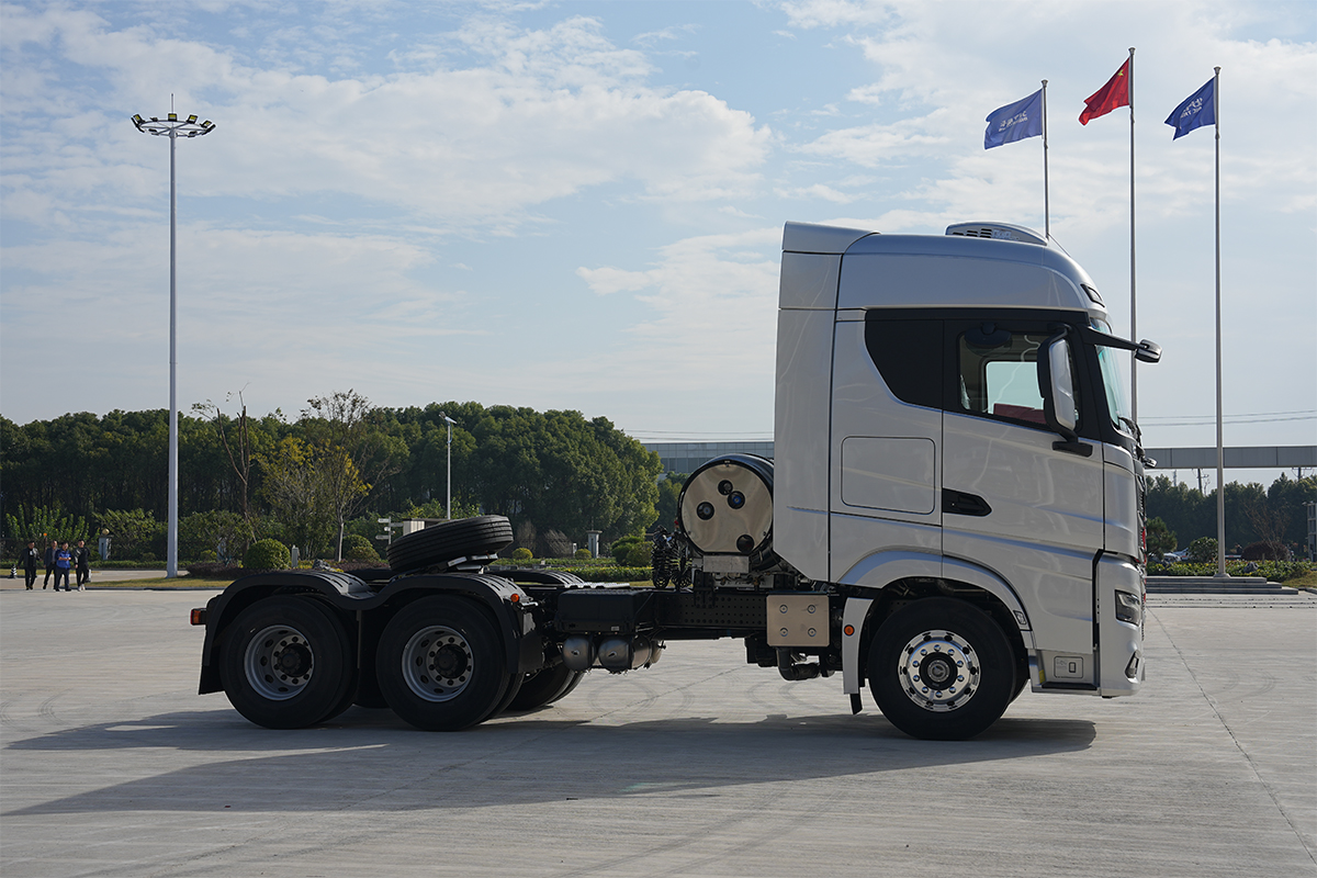 北京重卡 追夢(mèng) 500馬力 6×4 國(guó)六 LNG 牽引車(chē) 煤炭運(yùn)輸版（BJ4250G6CP）