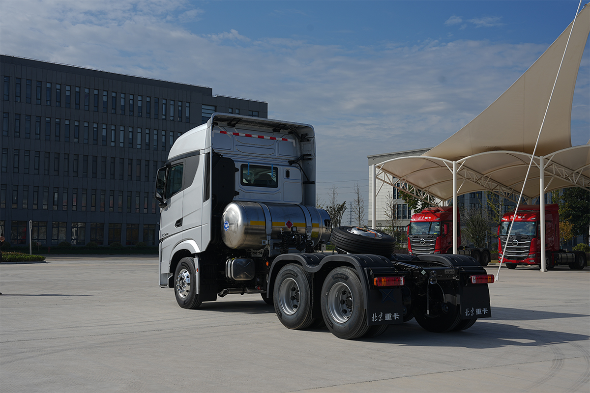 北京重卡 追夢(mèng) 500馬力 6×4 國(guó)六 LNG 牽引車(chē) 煤炭運(yùn)輸版（BJ4250G6CP）
