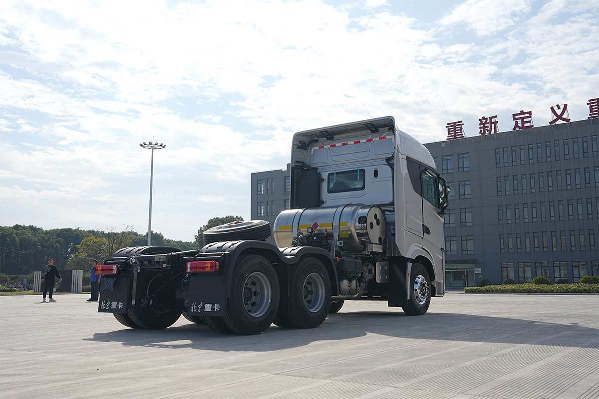 北京重卡 追夢(mèng) 500馬力 6×4 國(guó)六 LNG 牽引車(chē) 煤炭運(yùn)輸版（BJ4250G6CP）
