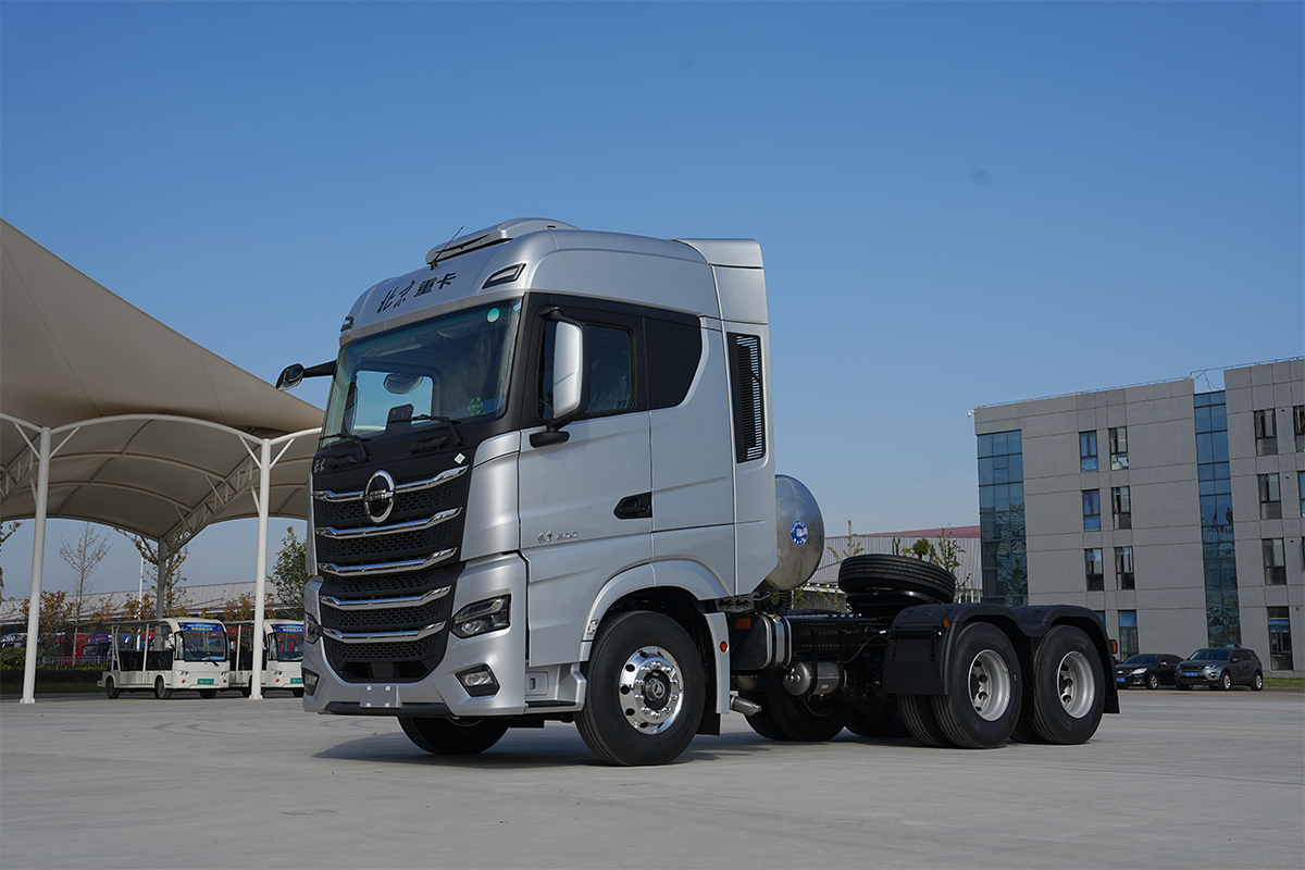 北京重卡 追夢(mèng) 500馬力 6×4 國(guó)六 LNG 牽引車(chē) 煤炭運(yùn)輸版（BJ4250G6CP）