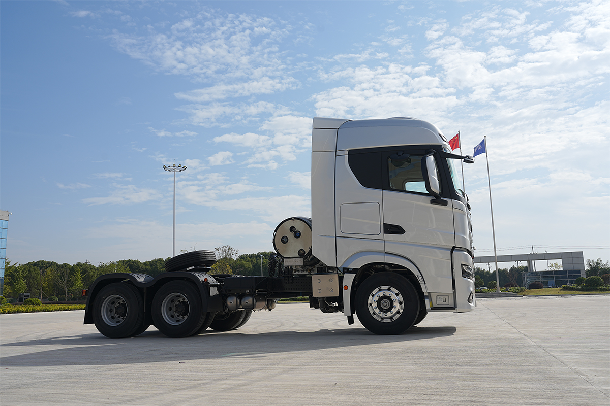 北京重卡 追夢(mèng) 500馬力 6×4 國(guó)六 LNG 牽引車(chē) 砂石料運(yùn)輸版（BJ4250G6CP）