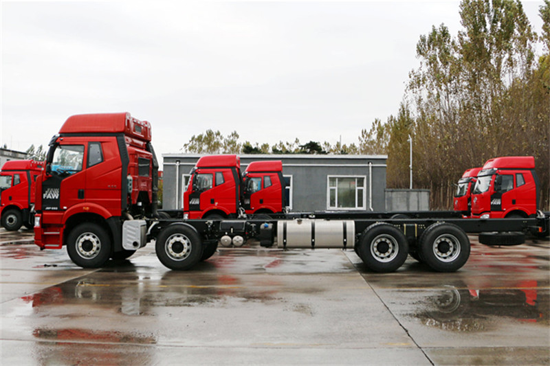 一汽解放 J6P重卡 復(fù)合型 420馬力 8X4 9.5米 國(guó)五欄板載貨車(CA1310P66K2L7T4E5)
