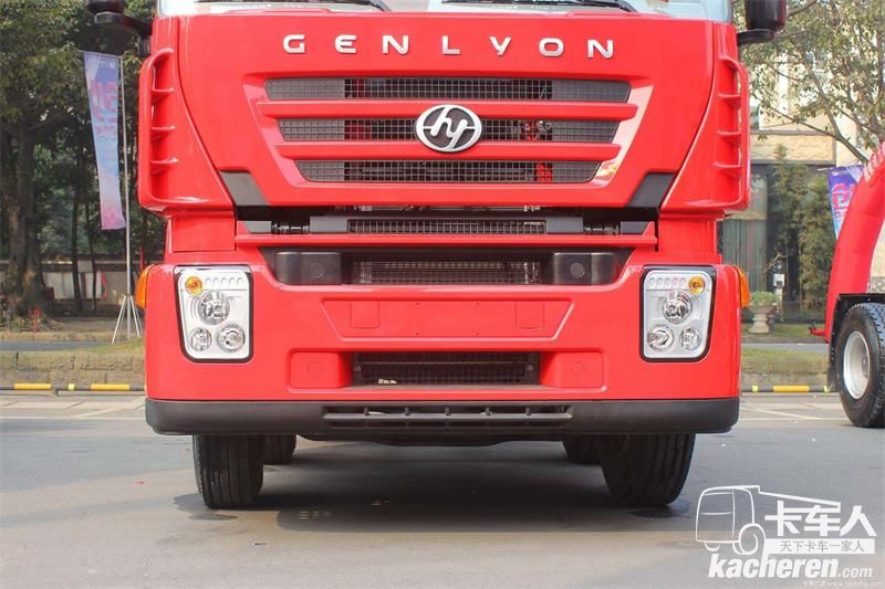 上汽紅巖 杰獅M100重卡 350馬力 8X4 9.4米 國(guó)四 欄板載貨車(CQ1315HTG466)
