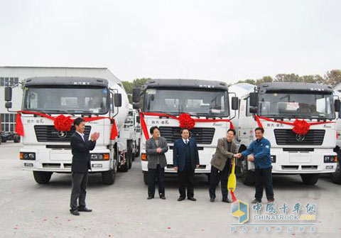 宇通重工20臺(tái)攪拌車(chē)發(fā)車(chē)