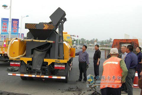 瀝青路面養(yǎng)護(hù)車