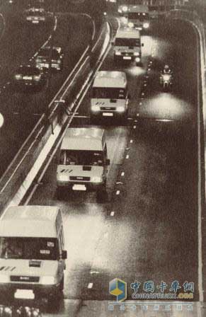 1997年7月1日，依維柯隨駐港部隊(duì)跨越羅湖橋