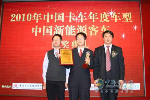 乘龍609:榮膺中國卡車年度車型評選“2010年年度中卡” 獎
