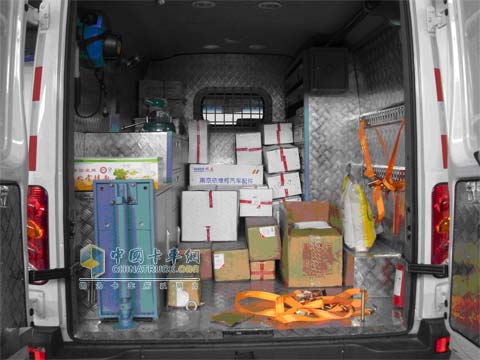 南京依維柯 躍進汽車 輕卡 抗震救災(zāi)