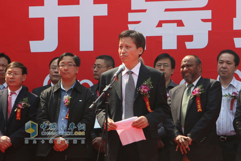 四川省汽車(chē)工程學(xué)會(huì)天然氣汽車(chē)專(zhuān)委會(huì)秘書(shū)長(zhǎng)饒川先生