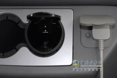 北奔重卡V3獨(dú)有的220V電源