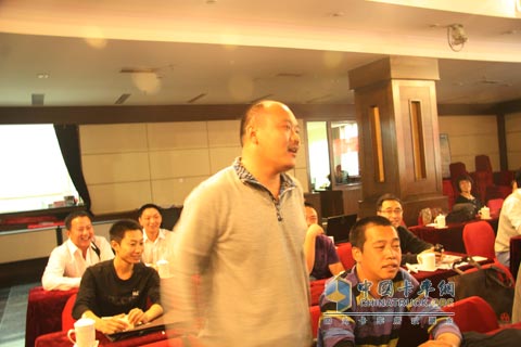 經(jīng)銷商代表積極參加杰獅C100有獎問答環(huán)節(jié)