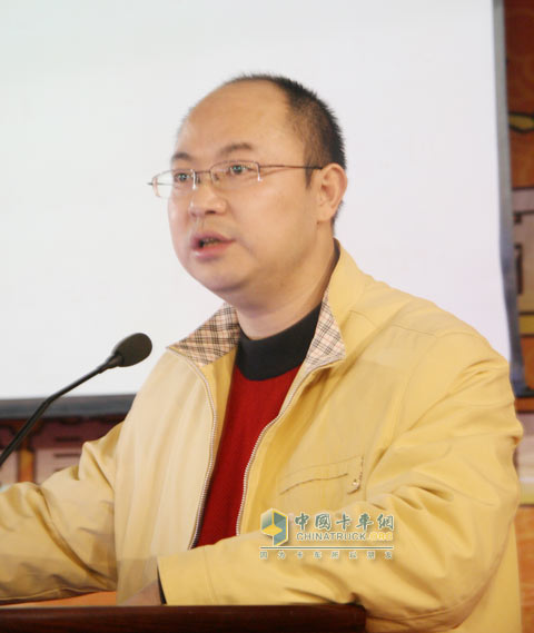 上汽依維柯紅巖商用車有限公司北京銷售服務中心總經理簡華