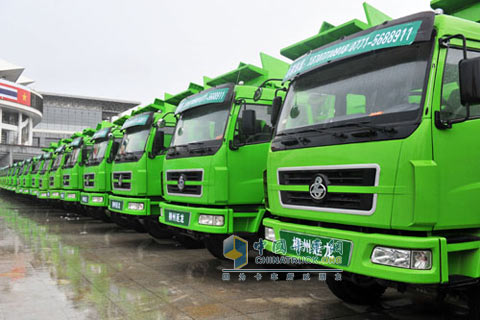 由東風(fēng)柳汽柳州延龍改裝而成的運(yùn)輸車