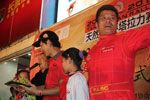 環(huán)塔拉力賽開慈善之花 福田汽車攜手小齊獻愛心