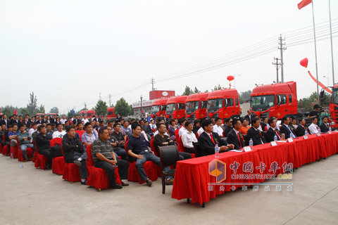 江淮格爾發(fā)中體載貨車首發(fā)儀式現場
