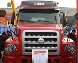 長(zhǎng)頭車(chē)再添新兵 中國(guó)重汽威濼長(zhǎng)頭車(chē)亮相