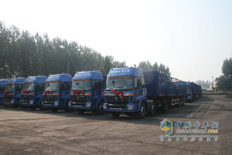 交付的100輛福田歐曼5系ETX專業(yè)拉煤車