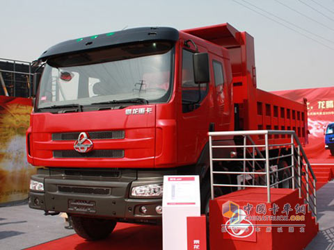 參加零首付活動(dòng)車(chē)型東風(fēng)柳汽霸龍507   6*4驅(qū)動(dòng)   自卸車(chē)