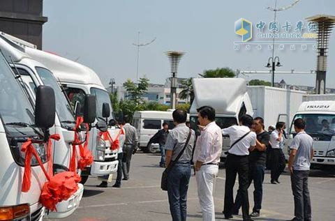 五十鈴600P/700P新型“一排半”商用車武漢上市活動(dòng)現(xiàn)場(chǎng)