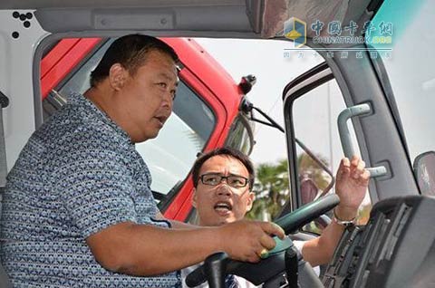 用戶試駕感受新車性能
