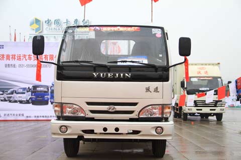 南京依維柯躍進輕卡國際汽車博覽會展臺