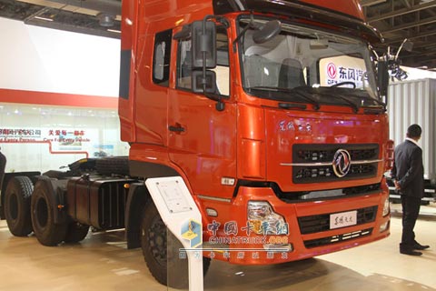 東風天龍亮相2012澳門車展