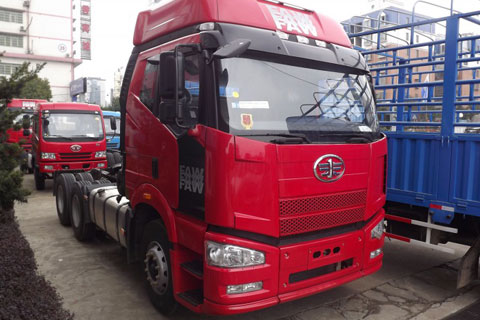解放J6牽引車